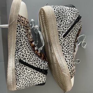 Women 9.5 cheetah print sneaker